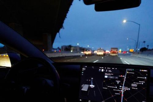 Hãng xe điện Tesla của Elon Musk bị điều tra hình sự
