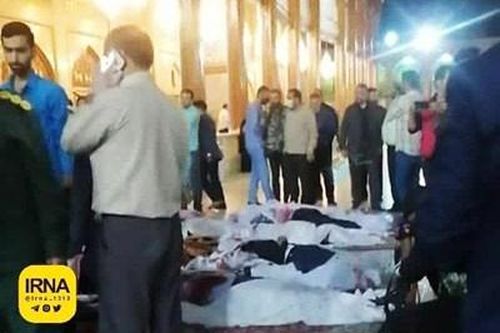 Khủng bố đẫm máu ở đền thờ Hồi giáo Iran, hơn 40 người thương vong
