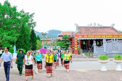 Khách du lịch chia sẻ cảm nhận khi về với Truông Bồn