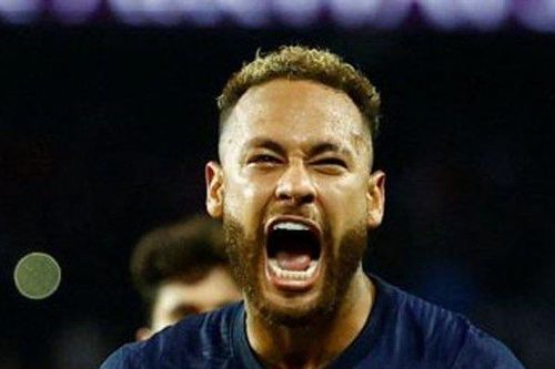 Neymar 'có cách' không bị treo giò ở vòng 1/8 Champions League
