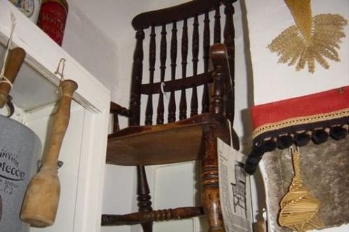 Những hiện tượng kỳ quái đáng sợ quanh đồ vật bị ám