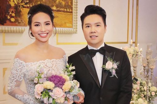 Ca sĩ Lê Hiếu hạnh phúc đón con đầu lòng ở tuổi 38