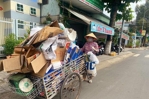 Nghề mua phế liệu và những nhọc nhằn mưu sinh