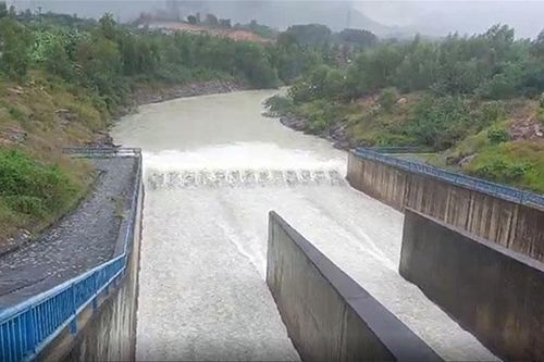 14 hồ chứa nước đang xả điều tiết lũ