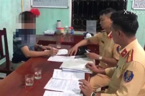 Lái xe ngược chiều cao tốc bị phạt 17 triệu đồng, tước bằng 6 tháng