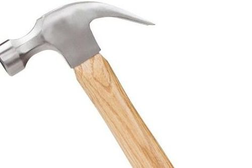 Bị từ chối tình cảm, con gái chủ quán bị nhân viên dùng búa đập vào đầu lúc rạng sáng