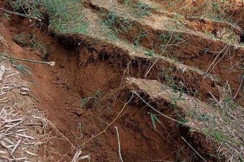 Thanh Hóa: Trường mầm non chưa xây dựng xong đã có nguy cơ bị vùi lấp