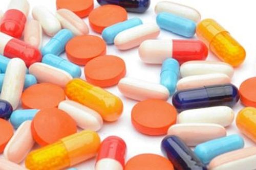 Bộ trưởng Bộ Y tế nói gì trước Quốc hội liên quan đến việc thiếu thuốc, trang thiết bị, vật tư y tế?