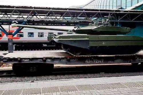 Thấy gì qua việc Nga chuyển thêm 8 xe tăng T-90 ra tiền tuyến?