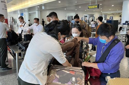 Chất lỏng trong hành lý xách tay trên các chuyến bay đi Úc sẽ được kiểm tra trực quan