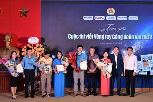 Trao giải cuộc thi viết 'Vòng tay Công đoàn' năm 2022