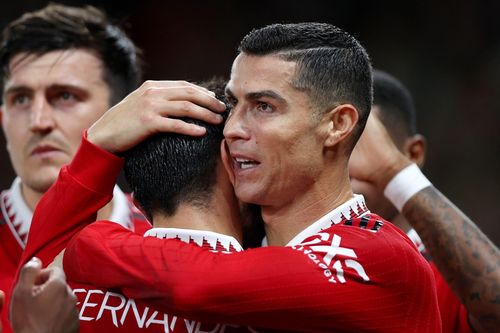 Ronaldo: 'Tập thể MU luôn sát cánh bên nhau'