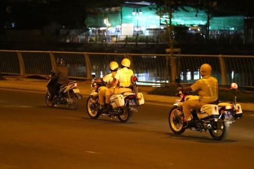 Vụ tố 'CSGT đánh dân': Công an khẳng định không quơ đèn pin