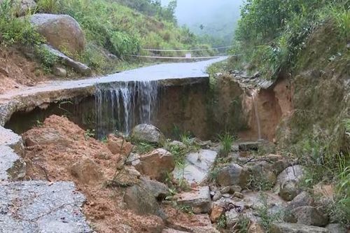 Sạt lở uy hiếp người dân miền núi Quảng Ngãi
