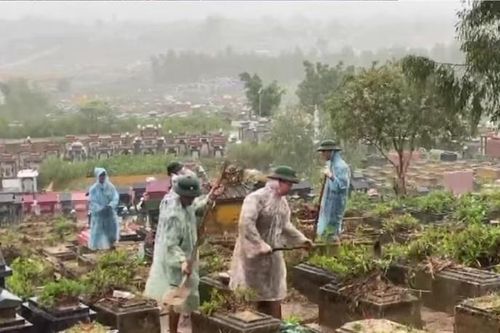 Xuất hiện hành vi lấn chiếm đất mộ trái phép ở Nghĩa trang Hòa Sơn