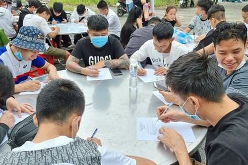 Hỗ trợ hơn 800 lao động Việt Nam trở về từ Campuchia