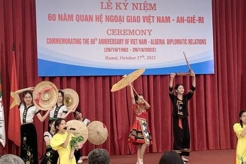 Tình hữu nghị truyền thống Việt Nam-Algeria không ngừng được gìn giữ và vun đắp