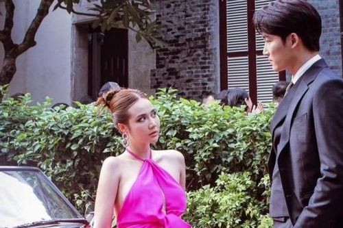 Sao Việt: Huyền Lizzie sánh đôi cùng Đình Tú, Thu Minh khoe phong cách 'bánh bèo'