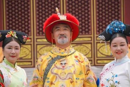 16 phụ nữ nghỉ hưu đóng 'Chân Hoàn truyện' gây sốt