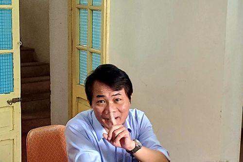 Hiệu trưởng trường có nữ giáo viên bị 'cưỡng chế' khỏi lớp: 'Sự việc làm hoen ố giáo dục'