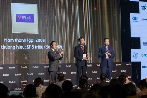 'Gương mặt trẻ tuổi' trong Top 10 Thương hiệu tài chính dẫn đầu của Forbes