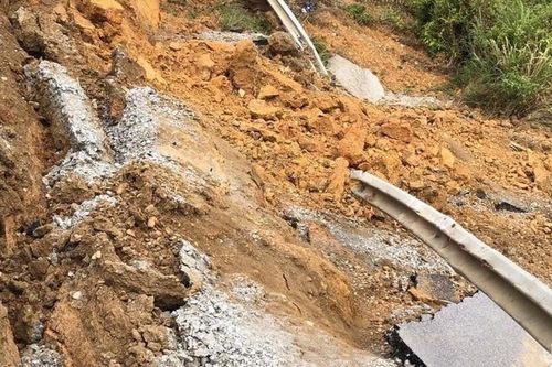 2 điểm sạt lở nghiêm trọng trên đường Hồ Chí Minh