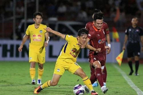 V.League 2022: Hoàng Anh Gia Lai hòa may mắn trước Topalend Bình Định