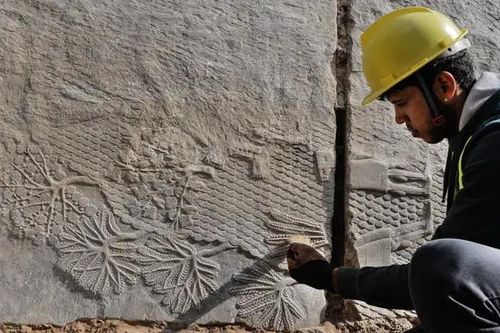 Khai quật những bức chạm khắc trên đá từ thời Đế chế Assyria cổ đại