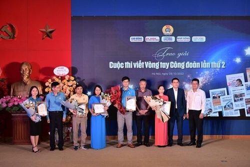 Trao giải cuộc thi viết 'Vòng tay Công đoàn' lần thứ II năm 2022