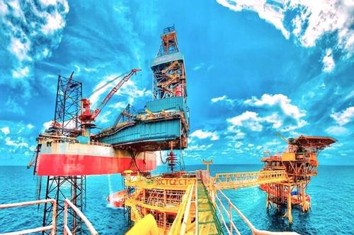 Giàn khai thác Cá Tầm 2 đón dòng dầu đầu tiên