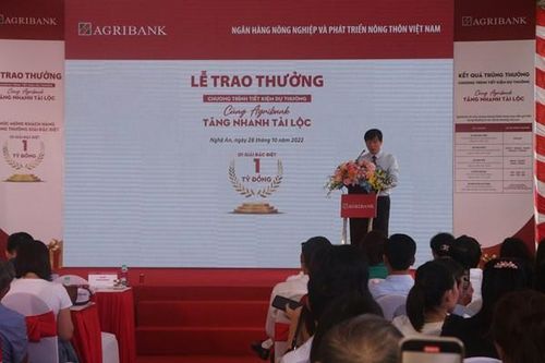 Nghệ An: Agribank trao tặng 1 tỷ đồng cho khách hàng gửi tiền tiết kiệm