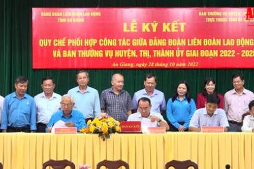 Ký kết công tác phối hợp giữa Đảng đoàn Liên đoàn Lao động tỉnh và Ban Thường vụ huyện, thị, thành ủy giai đoạn 2022-2028