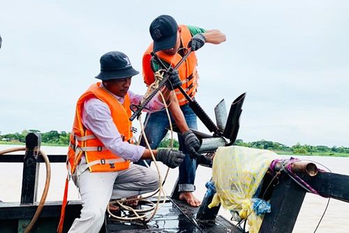Khảo sát thực tế xác định các mỏ cát, rủi ro về sạt lở trên sông Tiền và sông Hậu