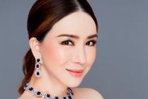Người phụ nữ chuyển giới nắm quyền Miss Universe