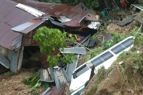 Bão Nalgae chuẩn bị đổ bộ Philippines, 13 người thiệt mạng