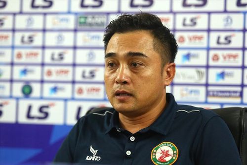 HLV Đức Thắng: 'Trọng tài phá hỏng trận đấu, tặng điểm cho HAGL'