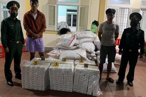 Chở hàng không phép, tài xế bị 'tóm' sau khi bỏ chạy 25 km