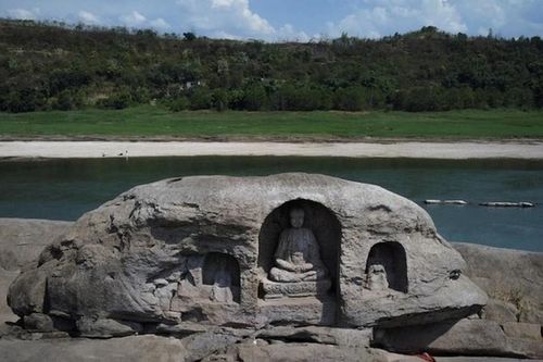 Sông hồ cạn nước, hàng loạt kho báu 'khủng' bất ngờ lộ diện