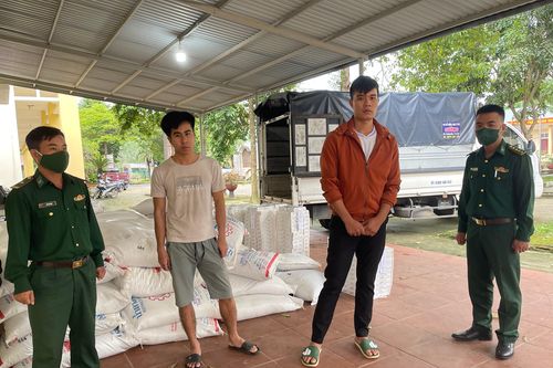 Biên phòng Quảng Trị bắt giữ vụ vận chuyển hàng lậu và hàng cấm