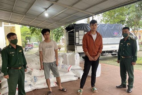 Quảng Trị: Truy đuổi 25km trên quốc lộ 9 để chặn bắt xe chở số lượng lớn hàng lậu