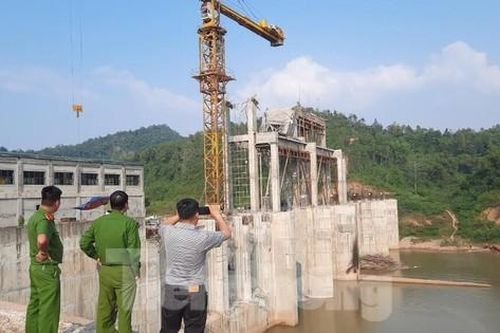 Đã tìm thấy thi thể nạn nhân vụ sập giàn giáo công trình thủy điện, 3 người rơi xuống sông