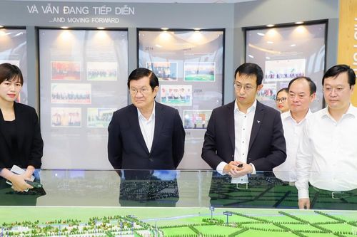 Nguyên Chủ tịch nước Trương Tấn Sang thăm Khu Công nghiệp VSIP Nghệ An