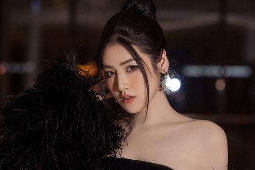 Diện đầm hở vai, xẻ cao khoe chân dài, Á hậu Tú Anh hút ánh nhìn