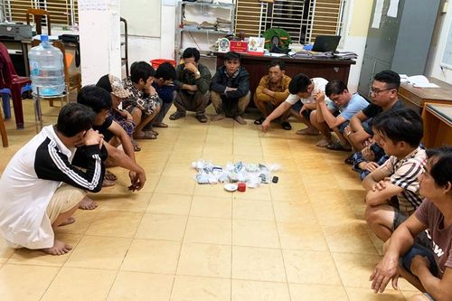 Bắt giữ 14 đối tượng lắc tài xỉu ăn tiền tại xã Vĩnh Hòa