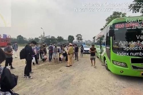 Phạt gần 40 triệu đồng đối với xe khách vi phạm chở quá số người quy định