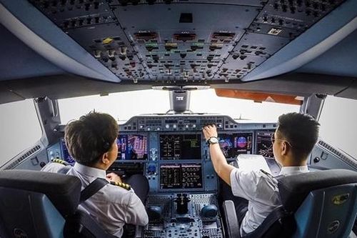 Người chỉ huy chuyến bay chuyên cơ phải có tối thiểu 5.000 giờ bay tích lũy