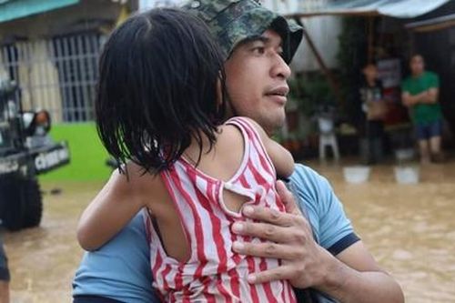 Bão nhiệt đới Nalgae đổ bộ Philippines khiến 72 người chết