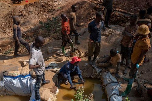 Đường dây khai thác 'vàng máu' ở Cộng hòa dân chủ Congo