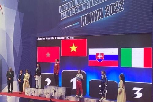 Nữ võ sỹ Việt Nam vô địch giải karate trẻ thế giới