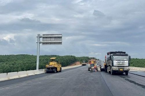 Vì sao cao tốc Cam Lộ - La Sơn chưa thể thông xe kỹ thuật như dự kiến?